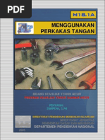 Menggunakan Perkakas Tangan