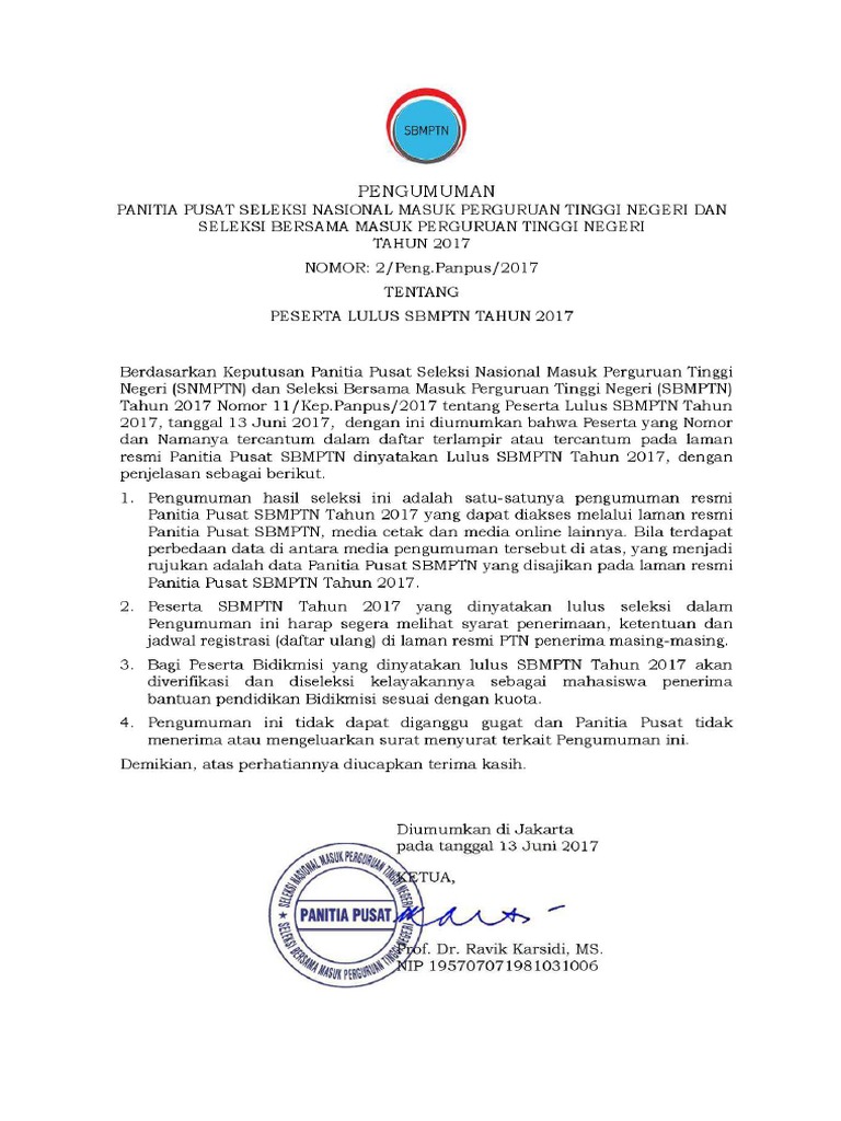 Uyda xalatdagi yalangoch xotin