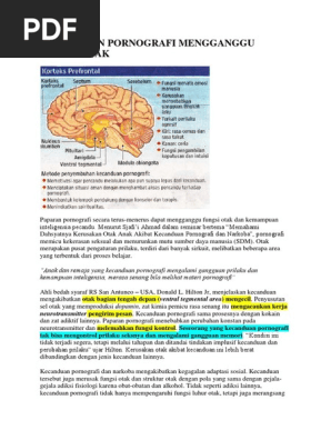 Katta va shirin kokrakli ajoyib joja hovuz boyida yoga bilan shugullanmoqda.
