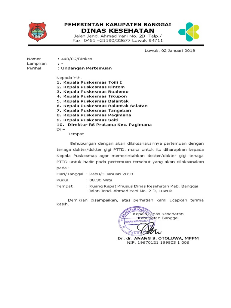 Avtobusda kalta yubka kiygan qiz