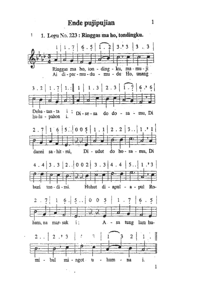 Para jemaat HKBP sedang menyanyikan lagu dari Buku Ende 593