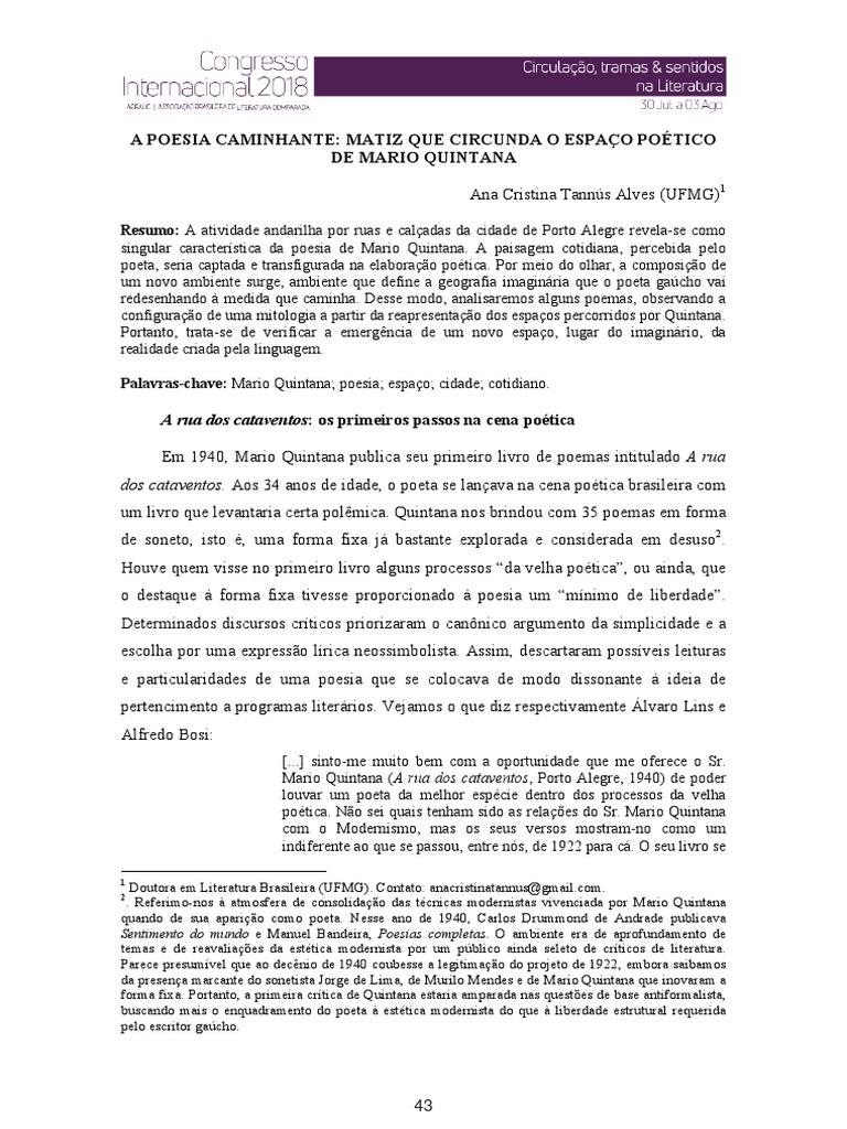 A peça de xadrez do rei dourado sozinha no tabuleiro de xadrez em fundo  escuro. líder, influenciador, solitário, comandante, forte e conceito de  estratégia de negócios.