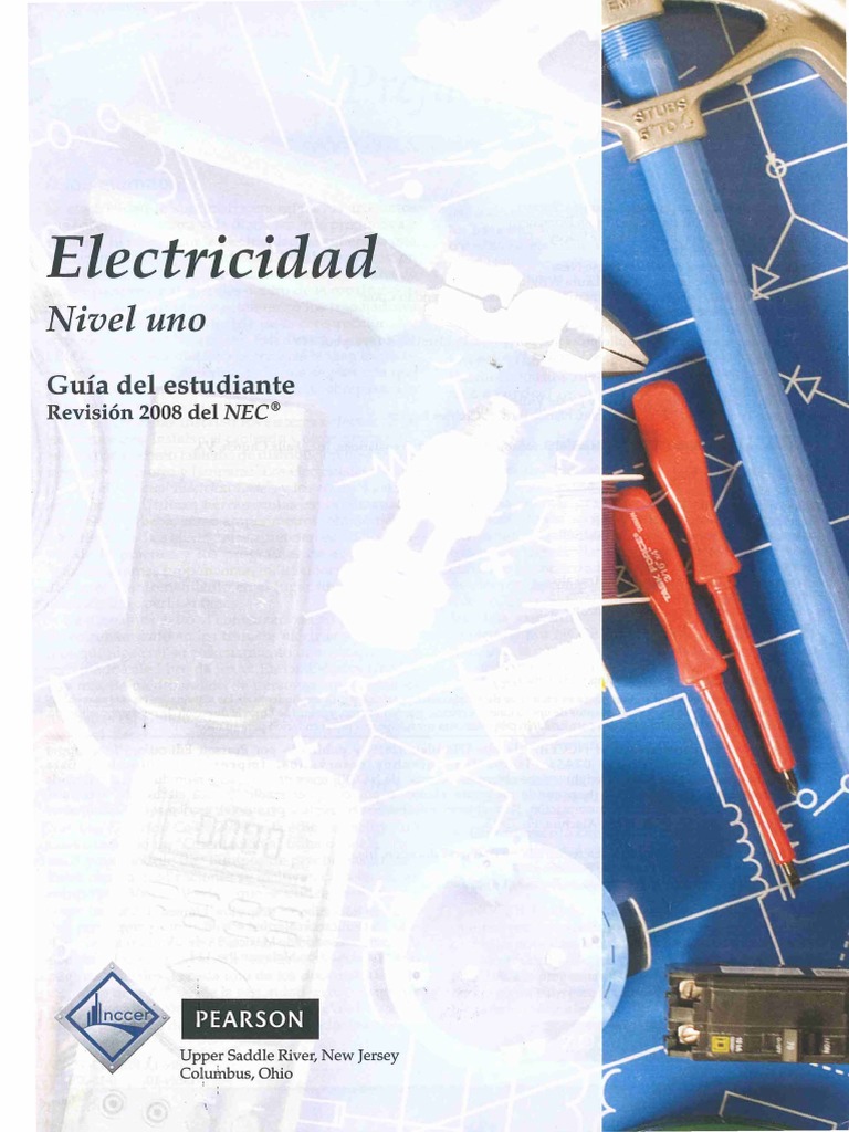 El electricista está fabricando una nueva caja de conexiones para cables  eléctricos con la ayuda de conectores de cables de empuje.