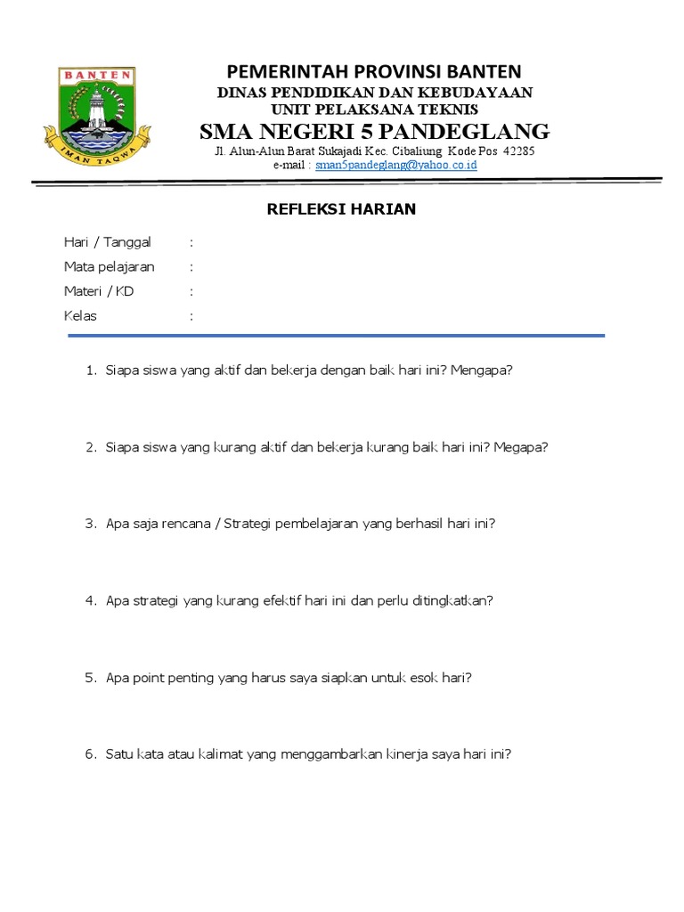 Siswa Menulis Refleksi dalam Buku Harian