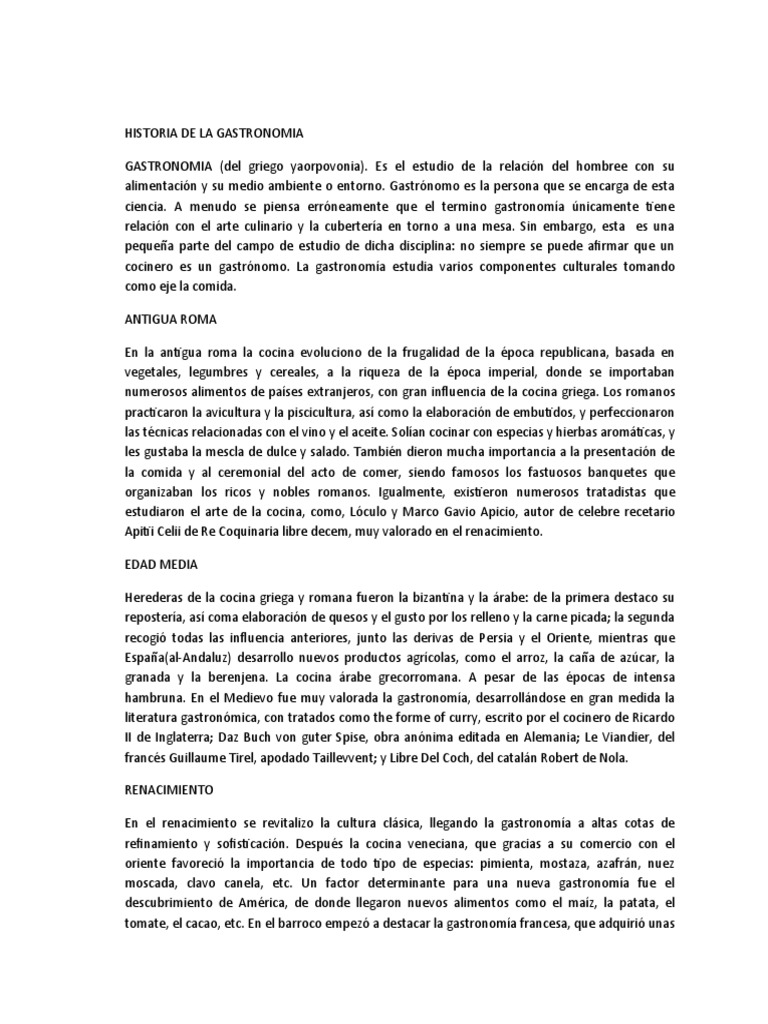 Molino de pimienta y molinillo de sal en una mesa de madera con molinillo  de otros productos en manos humanas sobre fondo de piedra gris