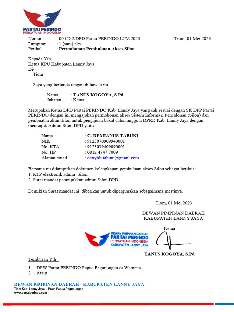 Chiroyli trans ayol siltab tashladi.