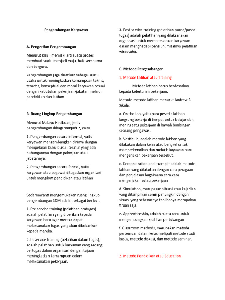 Karyawan berdiskusi dengan atasan tentang rencana pengembangan karier