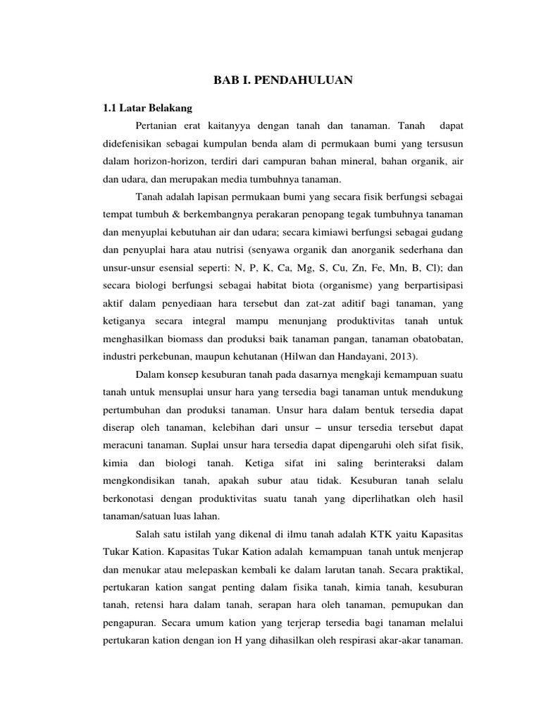 ahli pertanian melakukan analisis tanah di lapangan