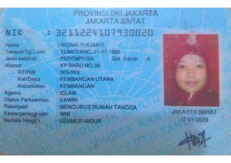 KTP elektronik dengan ukuran standar 10x15 cm