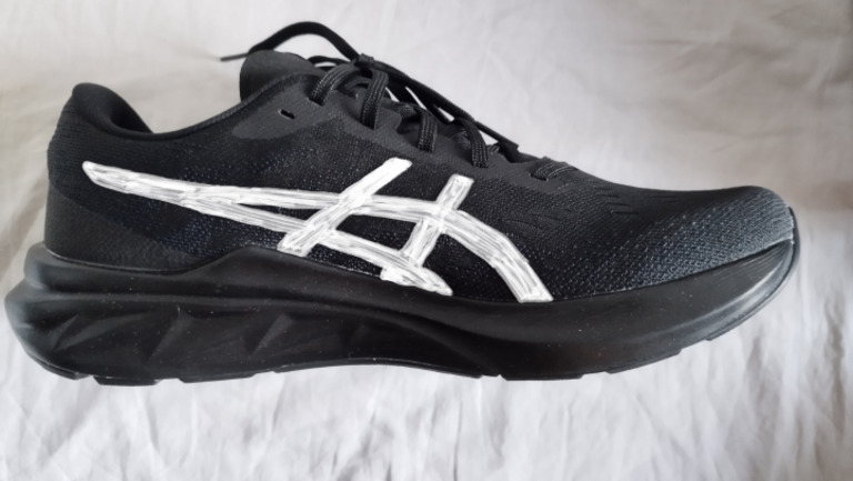 VS-001 White/Black - Laced Sneaker