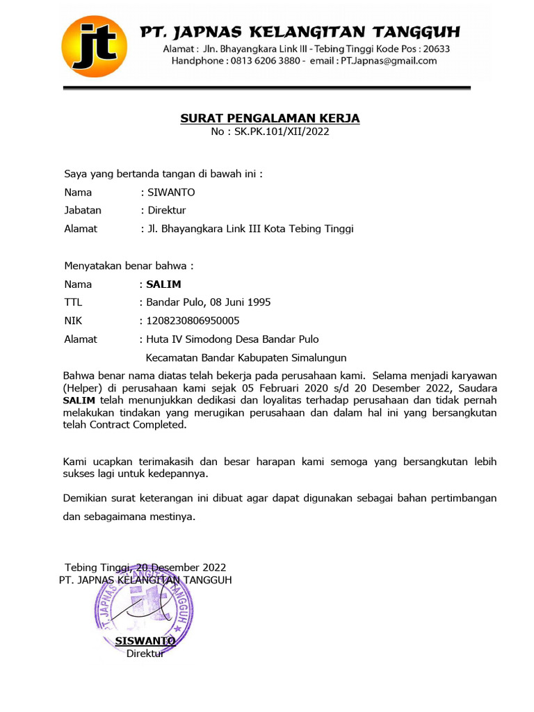 Yigit barmoqlari bilan eshagini chozadi va anusiga dildo yopishtiradi