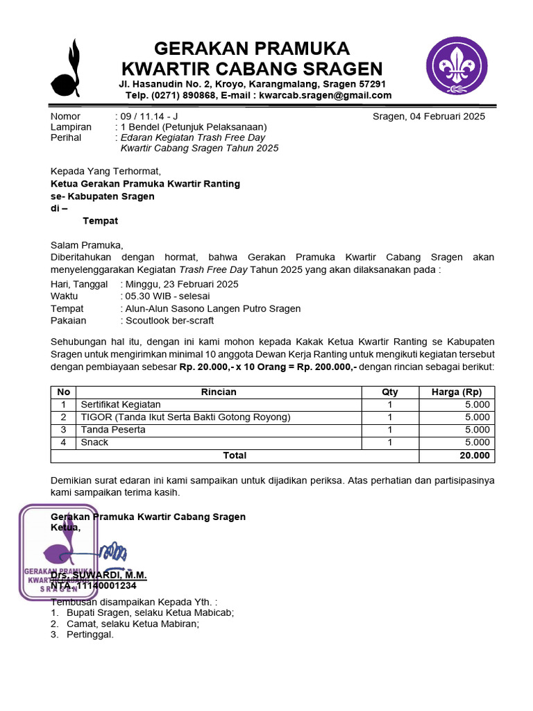 Tukli mushuklar bilan yalangoch ayollarning uy qurilishi fotosuratlari