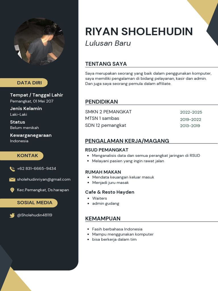 hitam dan putih modern cv resume riwayat hidup_20250510_121859_0000 | PDF