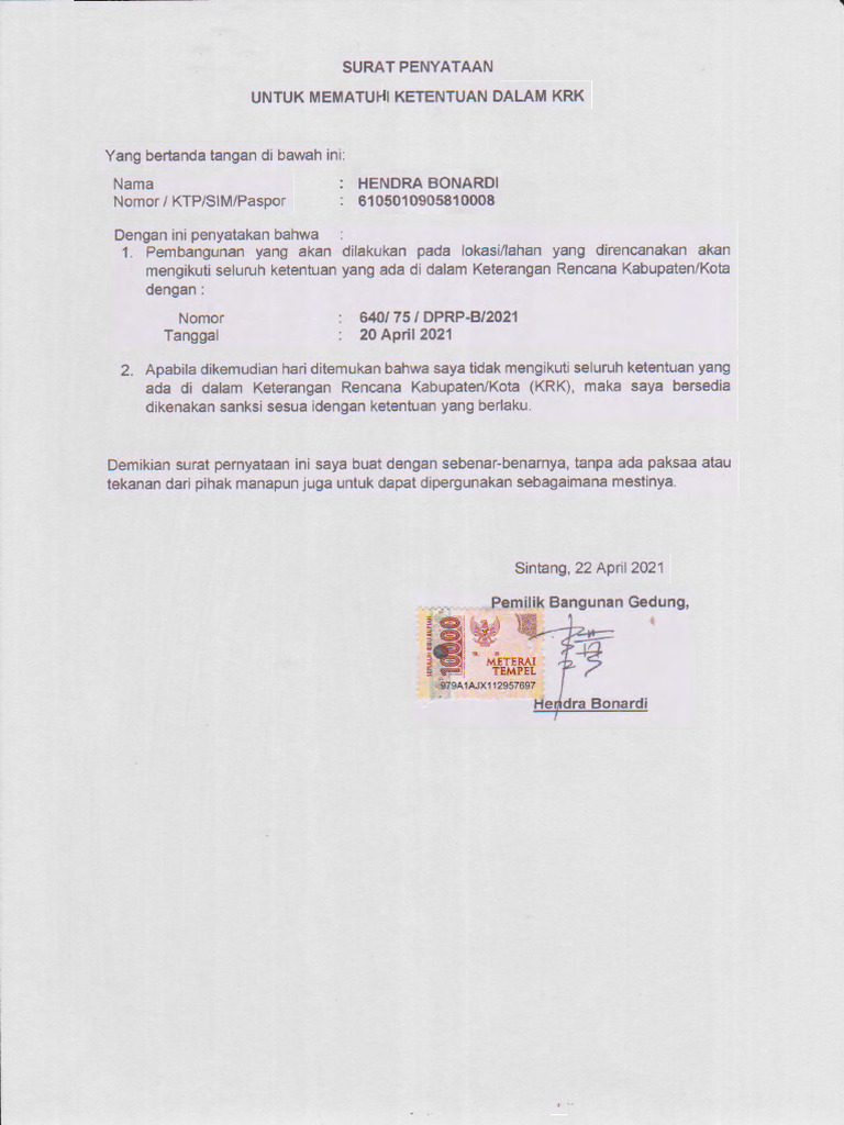 Yigitlar olomon bir qizning mushukchaga kiradi