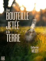 Une bouteille jetée à la terre