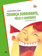 Criança sorridente, feliz e contente